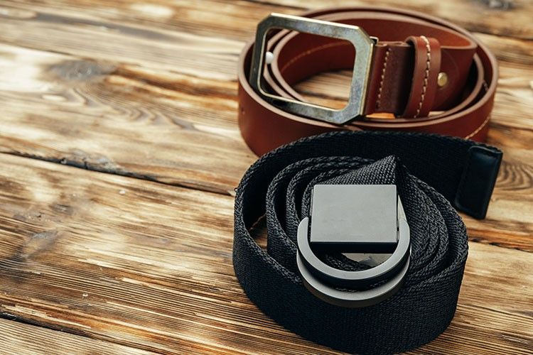Complementos que no pueden faltar en el armario de un hombre, según topcinturones.com y gafasdesol.com.es