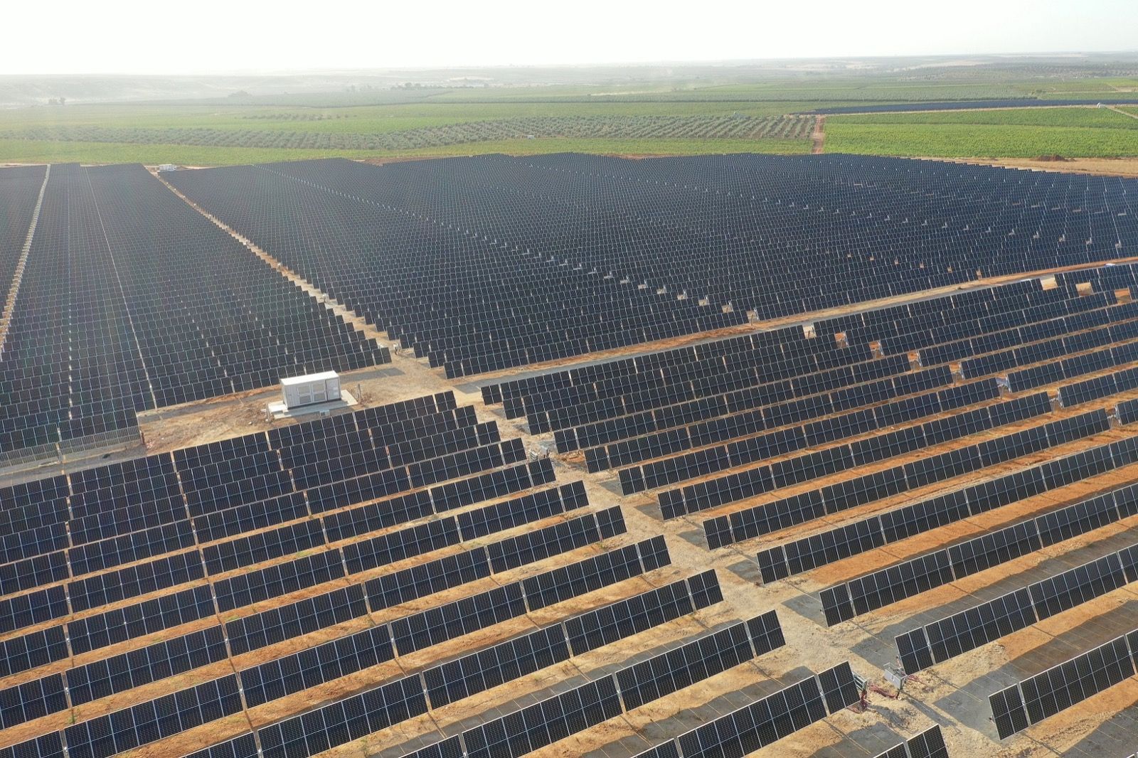FRV construirá tres plantas fotovoltaicas en Extremadura con financiación de BBVA y Natixis