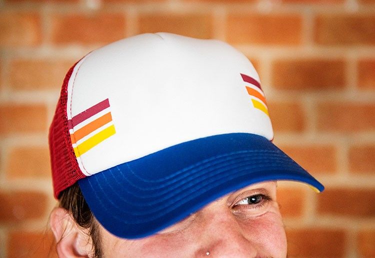 2 prendas que no pueden faltar en el armario de un hombre, según gorrass.com.es y anorak.com.es