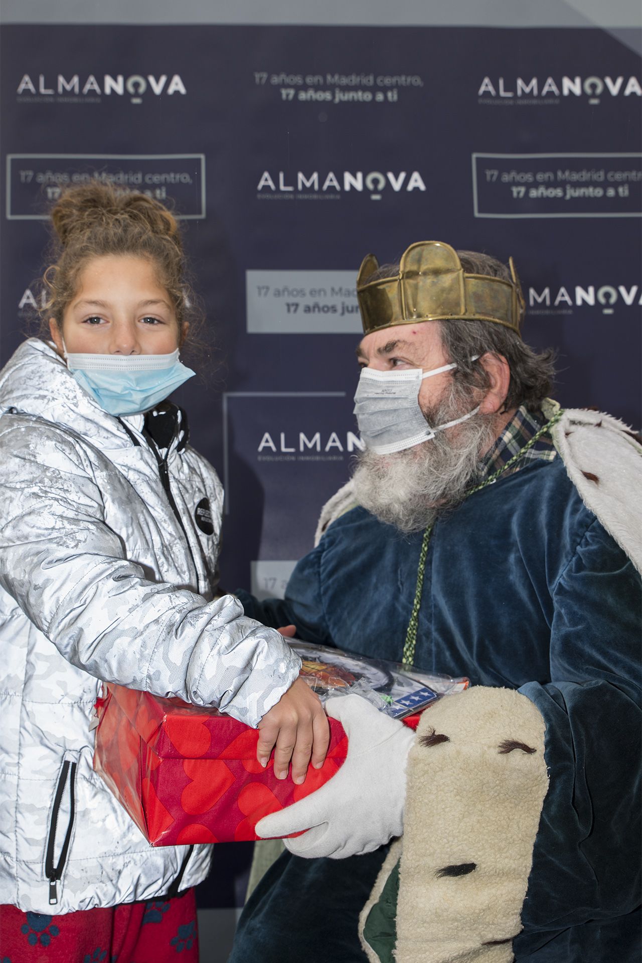 Almanova Inmobiliaria finaliza con éxito la campaña solidaria #NadieSinSonrisa en Madrid centro