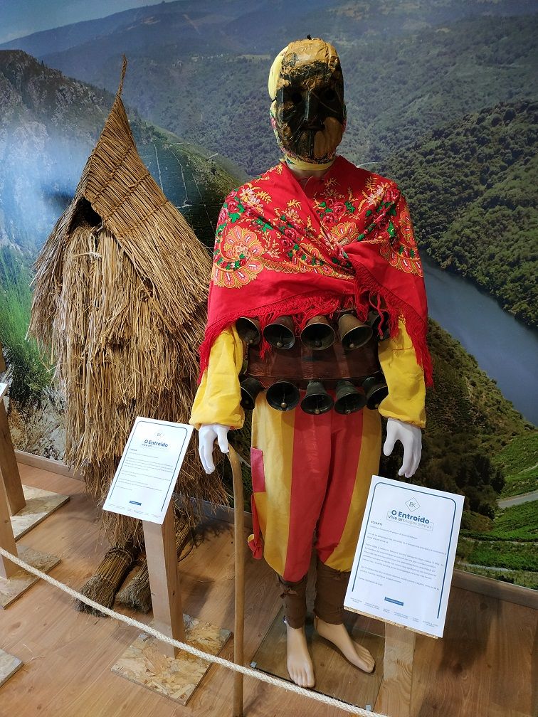 Abre sus puertas la exposición de homenaje al Entroido de La Ribeira Sacra en el Hotel Iberik Augas Santas