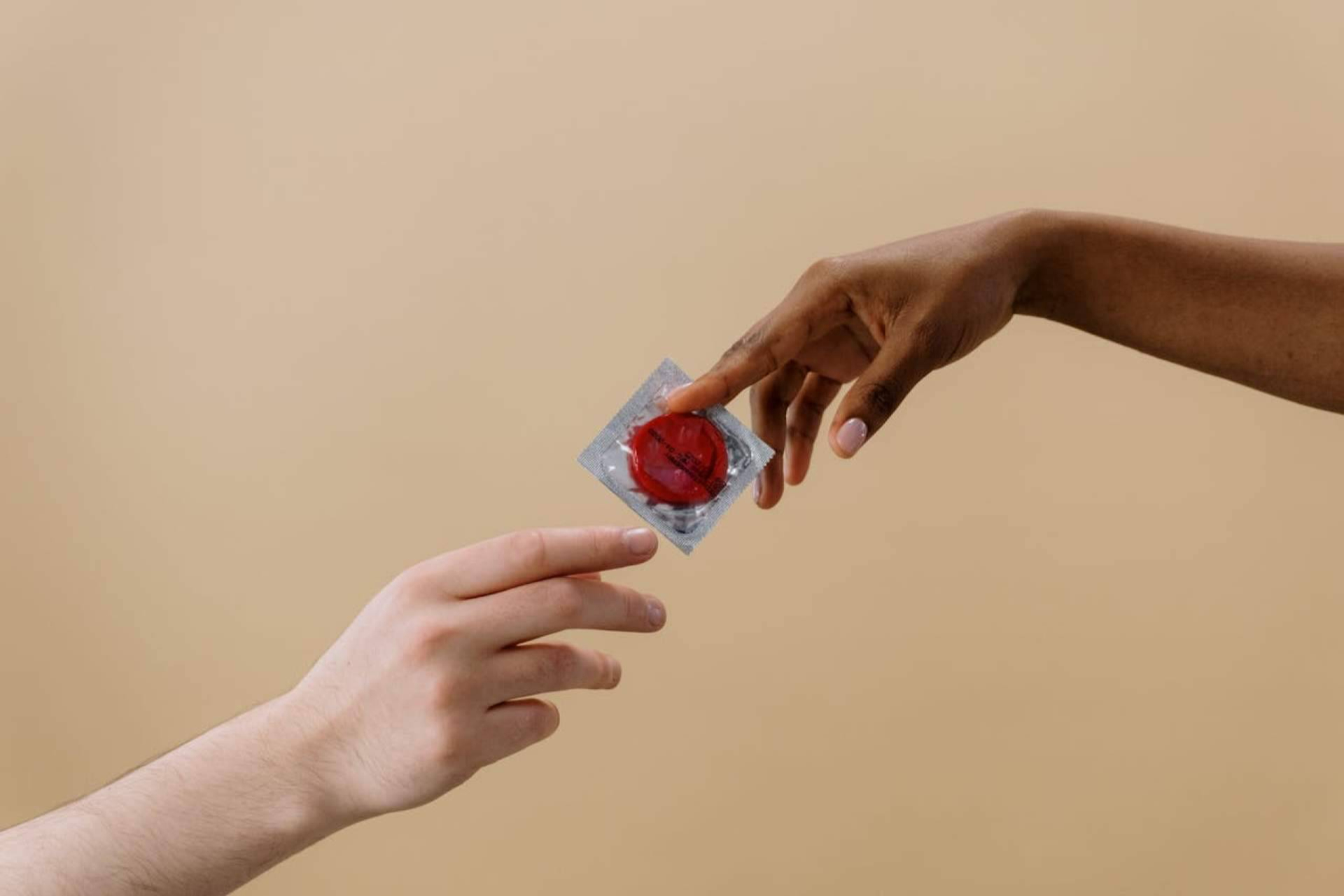 La importancia de los preservativos en la educación para relaciones íntimas, según CondonesMix